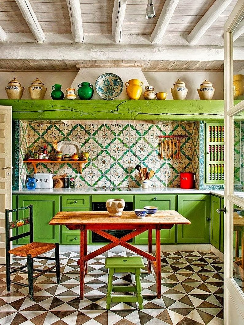 Bucătărie verde în stil mediteranean - Design interior