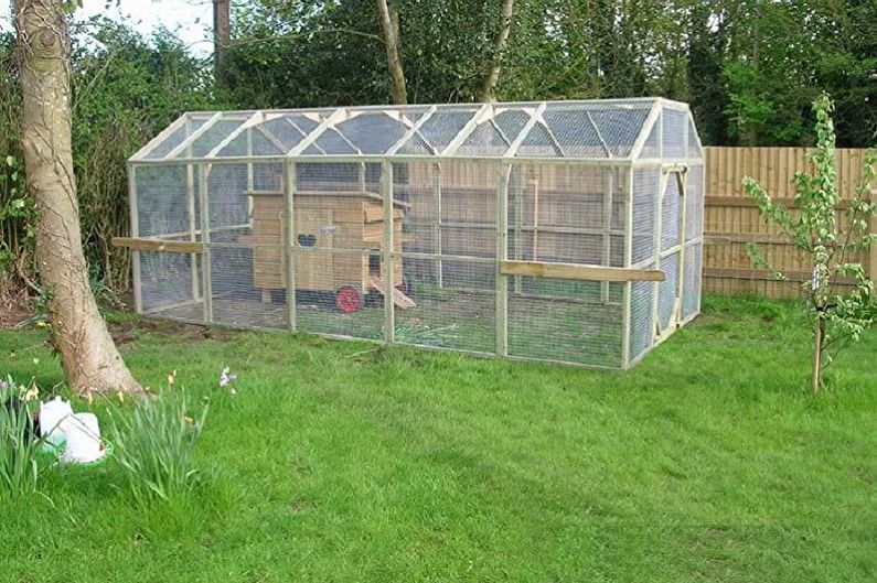 Do-it-yourself chicken coop - photo