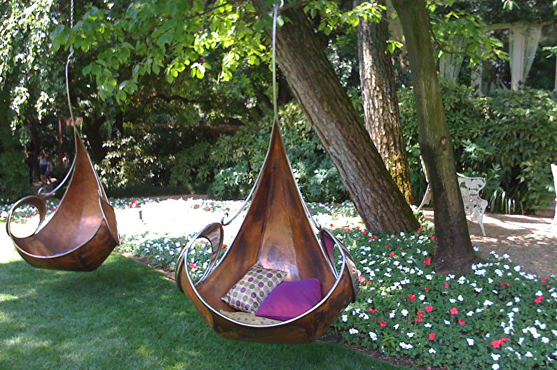 DIY Garden Decorations - Swings