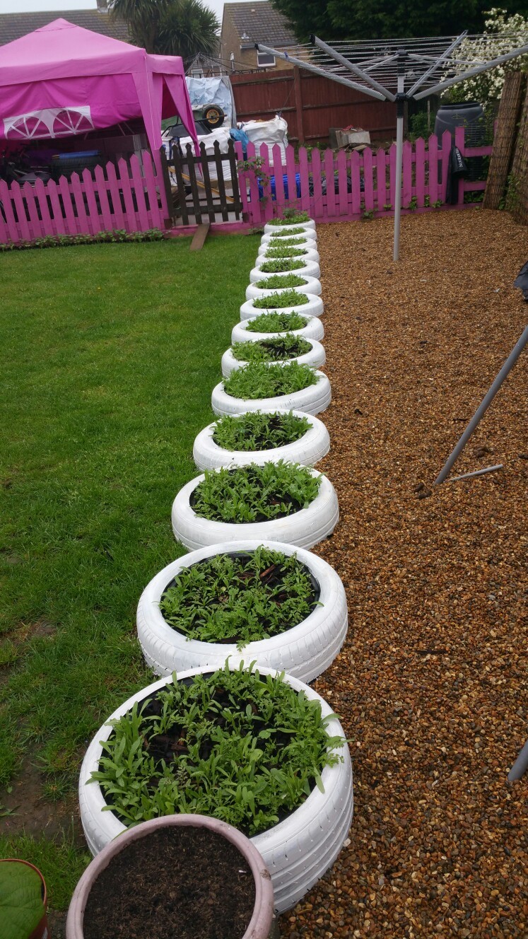 DIY garden decorations from tires