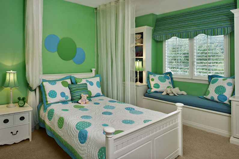 Color verde en el interior de una habitación infantil - foto