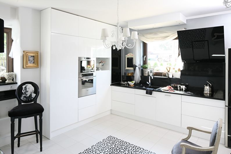 Zwart-wit keuken interieur - foto