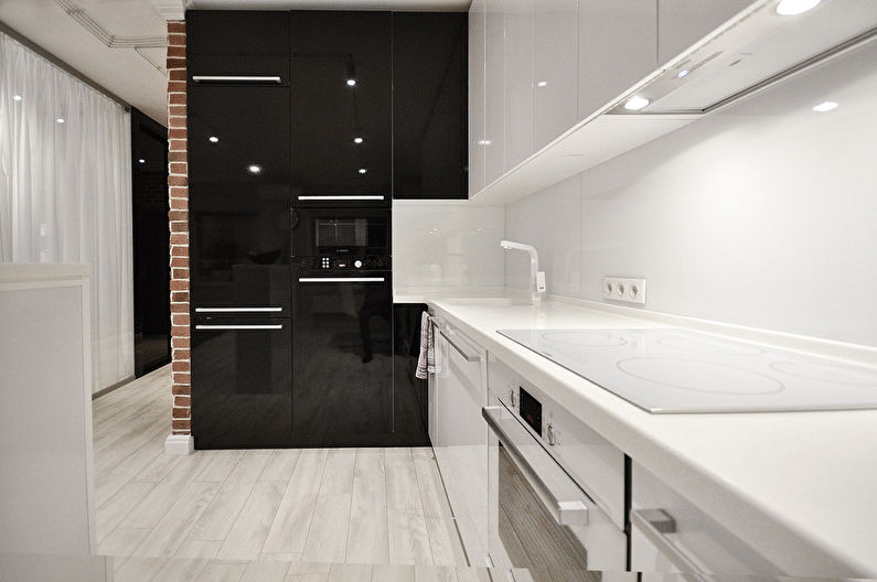 Diseño de interiores de cocina en blanco y negro - foto