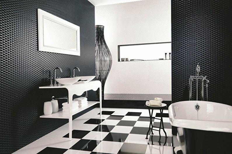 Diseño interior de un baño en blanco y negro - foto