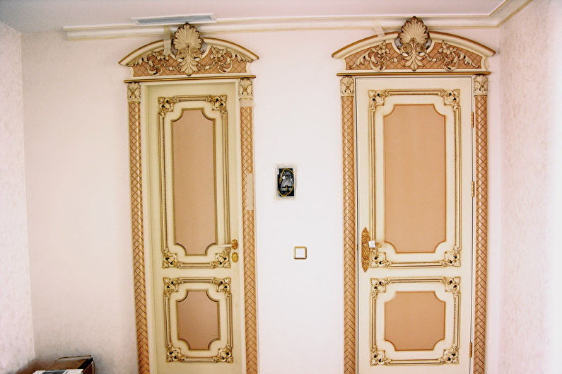 DIY oud deurdecor - Molding