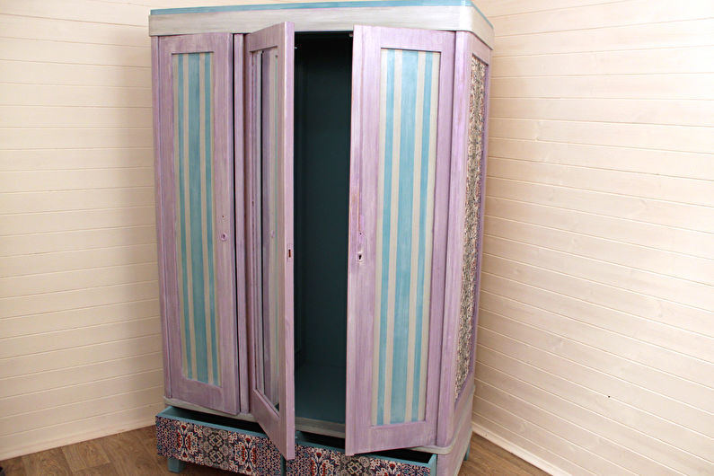 DIY ancienne décoration d'armoire - Peinture