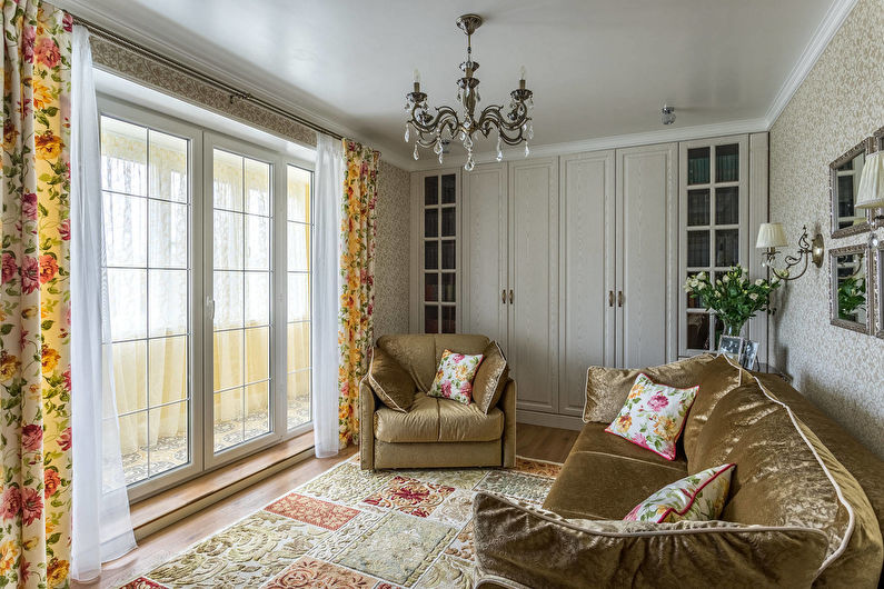 Cortinas con un patrón para la sala de estar (hall) en el estilo clásico - foto