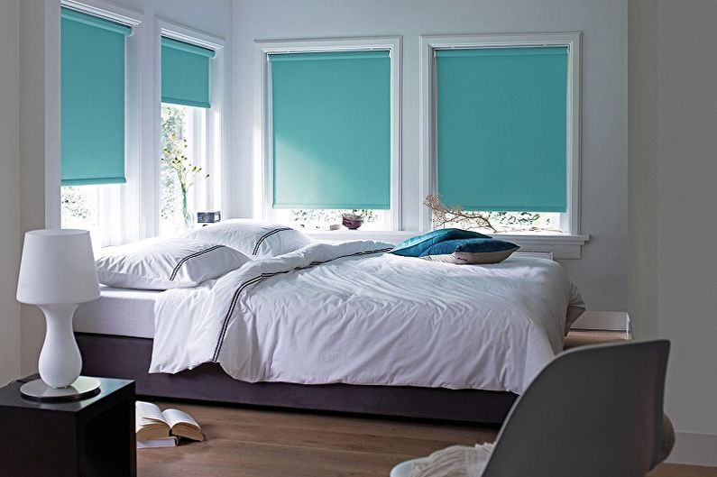 Cortinas enrolladas para un dormitorio - foto