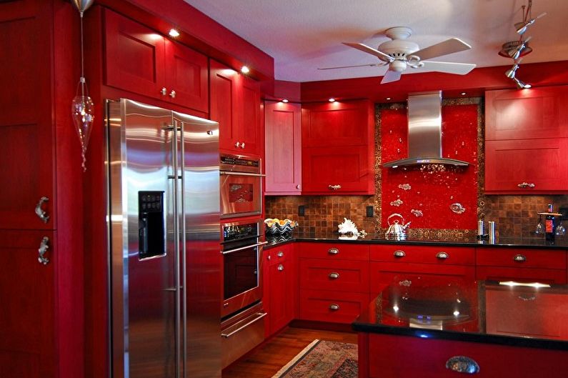 Cocina roja de 15 m2. - Diseño de interiores