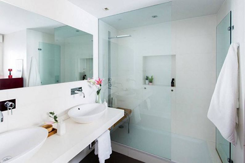 Salle de bain avec douche - photo d'architecture d'intérieur