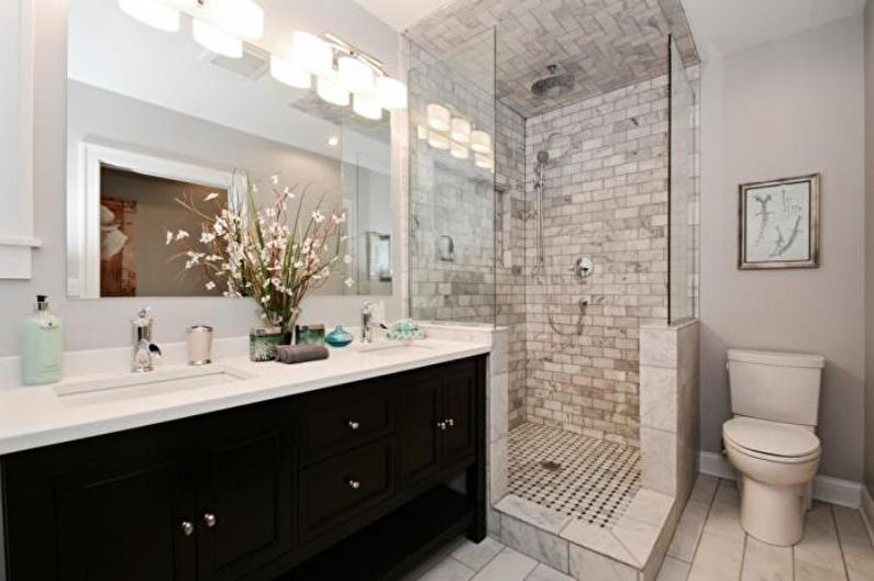 Salle de bain avec douche - photo d'architecture d'intérieur