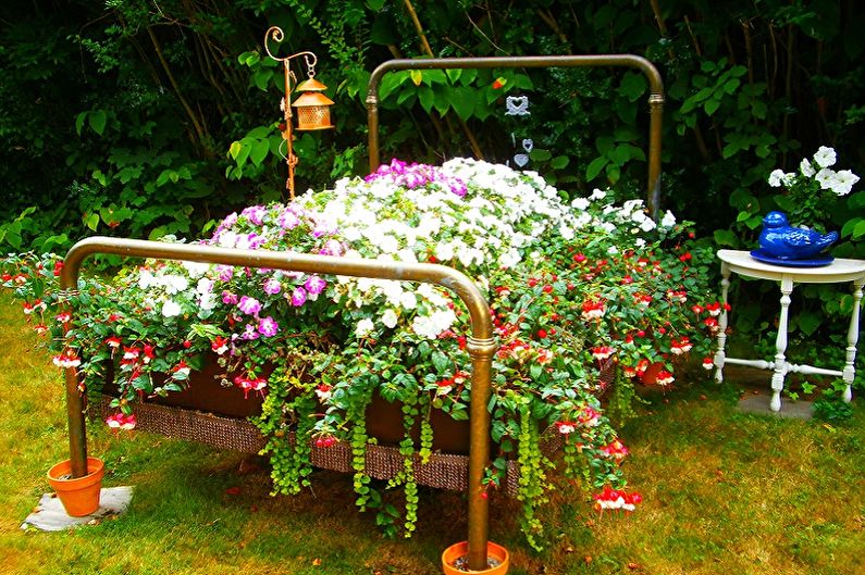 Parterre de fleurs à faire soi-même - Matériaux à portée de main