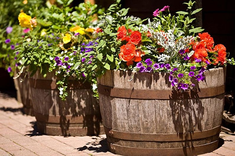 DIY flowerbed - larawan