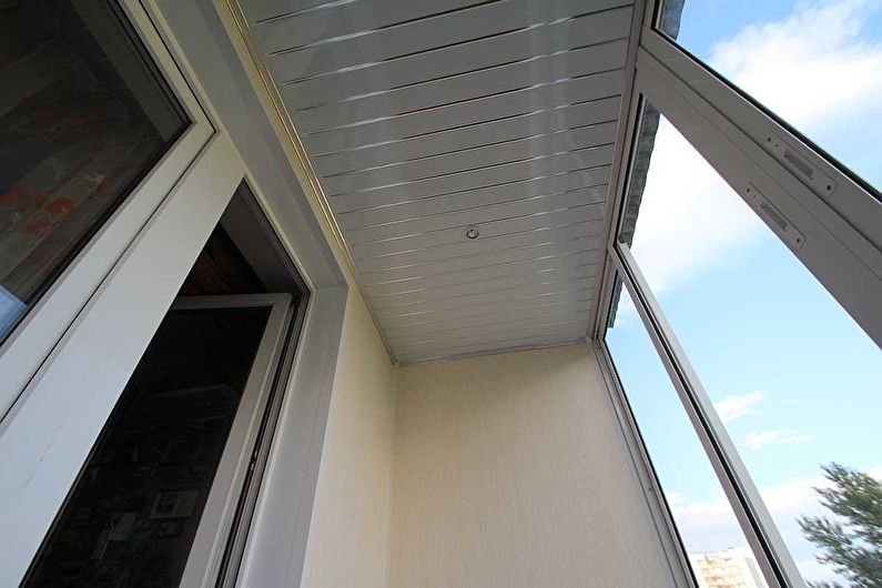 Conception de balcon / loggia - Finition de plafond