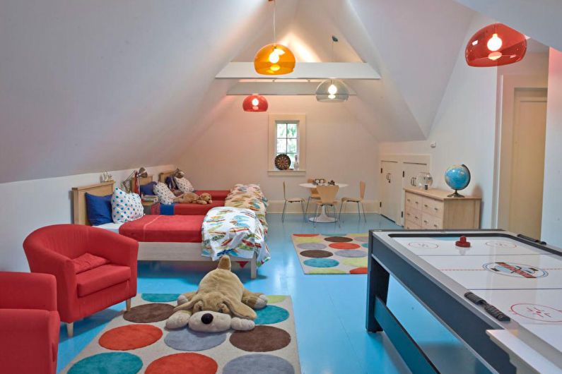 Disseny d’interiors d’una habitació infantil a les golfes - foto