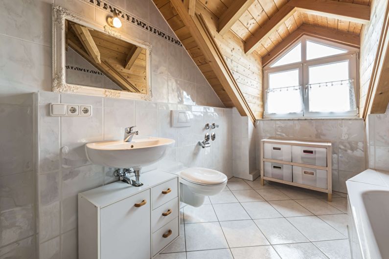 Aménagement intérieur de la salle de bain mansardée - photo