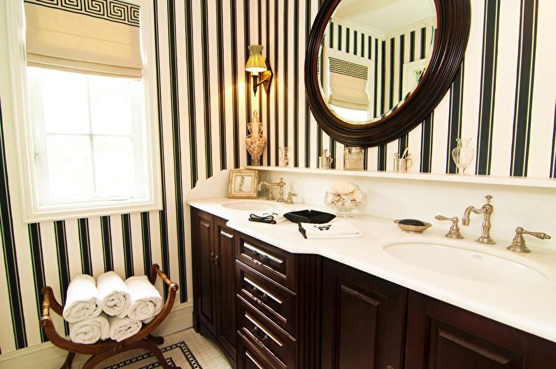 Interior design of a classic-style bathroom - photo