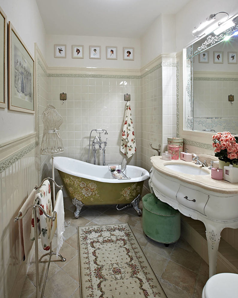 Design intérieur d'une salle de bain de style classique - photo