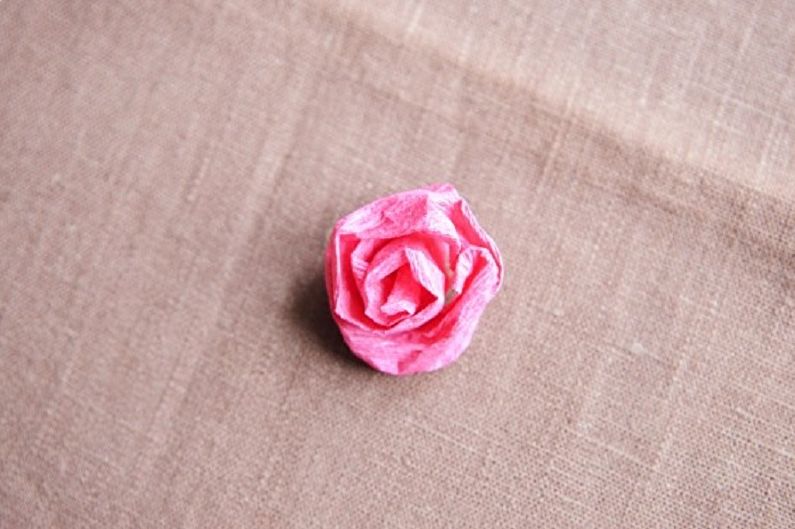 Rosa de papel em camadas DIY