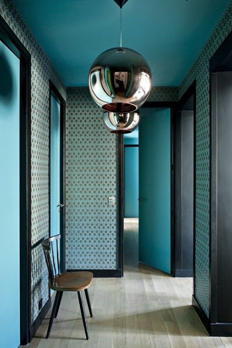 Foto de pasillo y corredor turquesa - Diseño de interiores