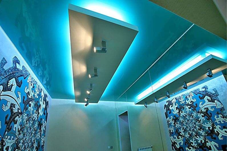 Plafond tendu dans un petit couloir - Effet planant