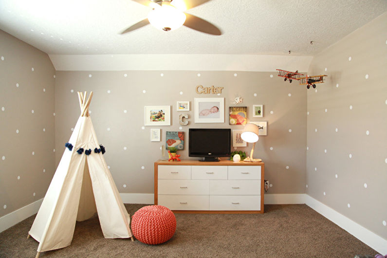 Beige behang in een kinderkamer - Interior Design