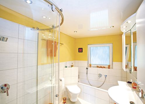 Stretch ceiling in the bathroom (+65 photo)