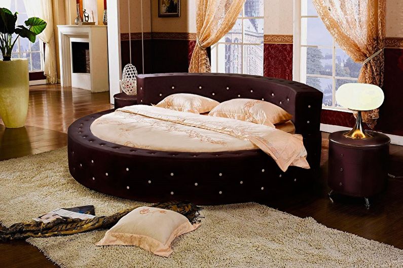 Round bed in the bedroom - photo