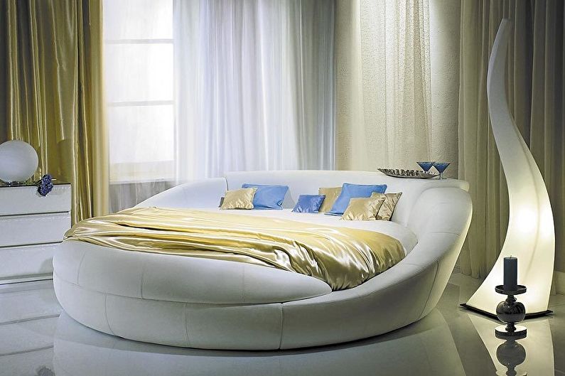 Round bed sa silid-tulugan - larawan