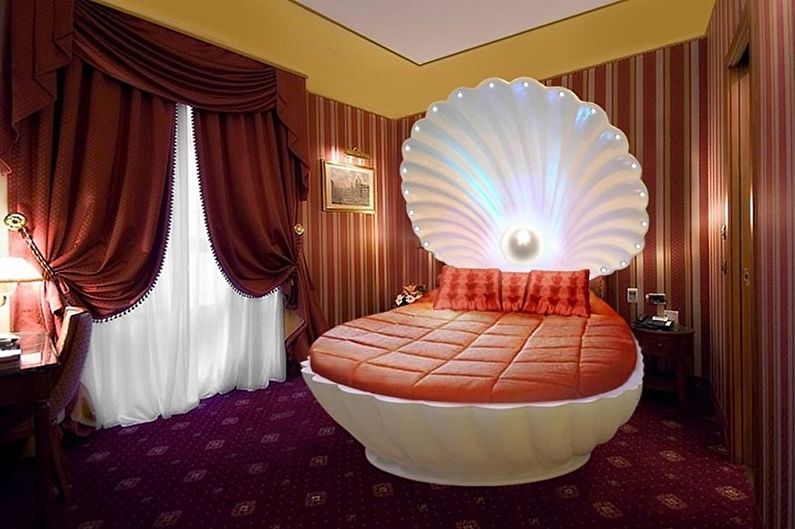 Round bed in the bedroom - photo