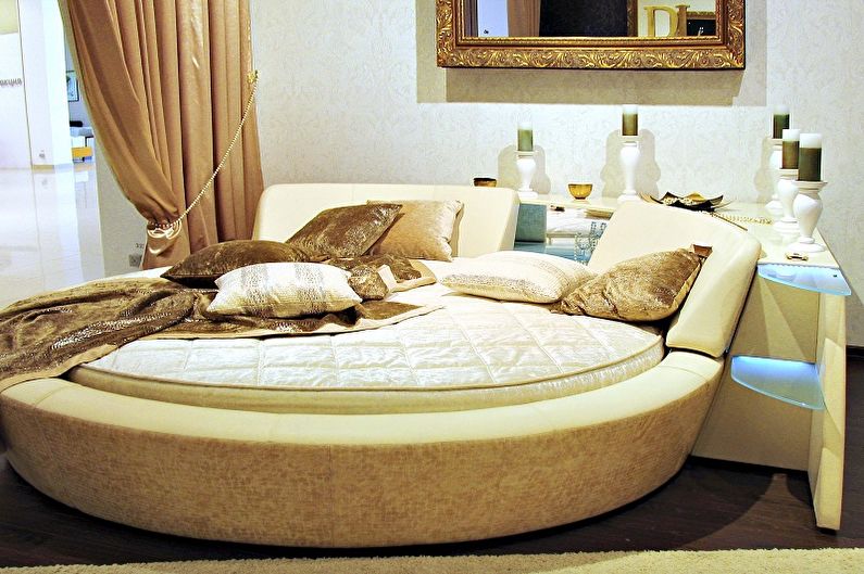 Round bed sa silid-tulugan - larawan