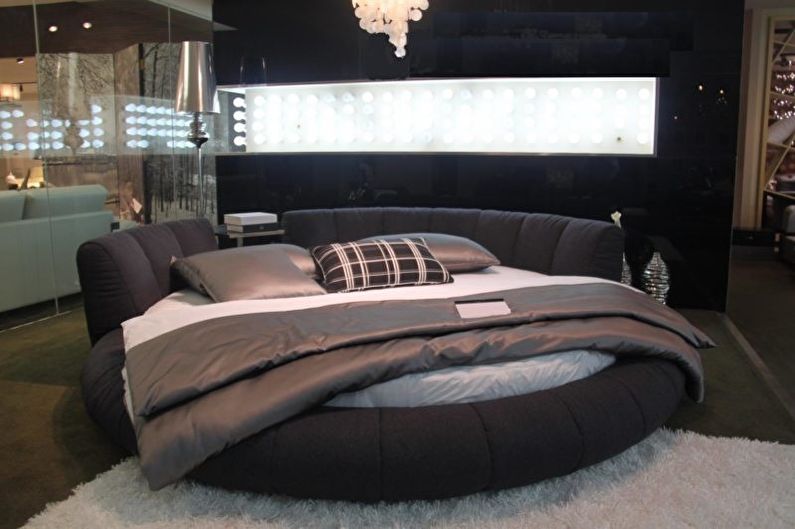 Round bed in the bedroom - photo