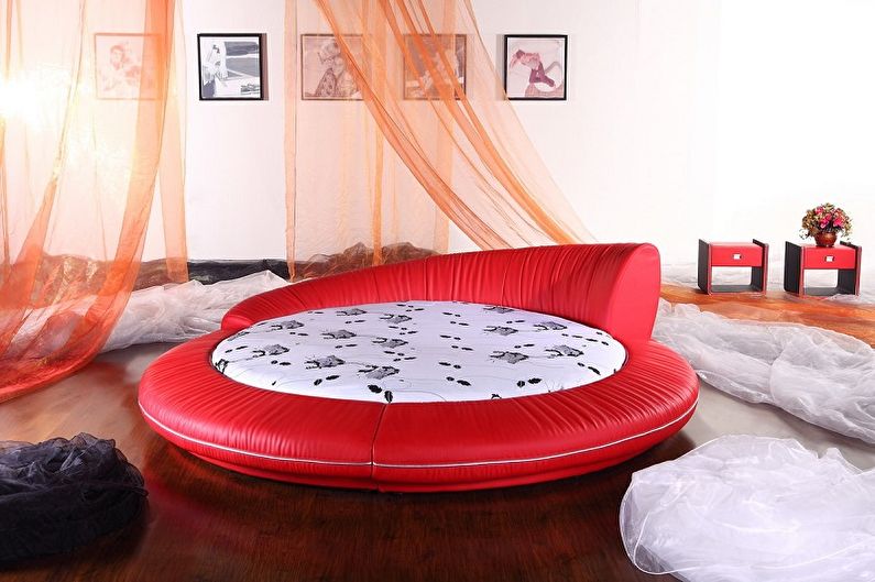 Round bed in the bedroom - photo