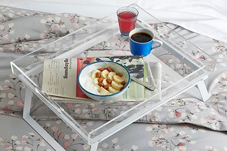 Materiaal voor het maken van een ontbijttafel in bed - Glas