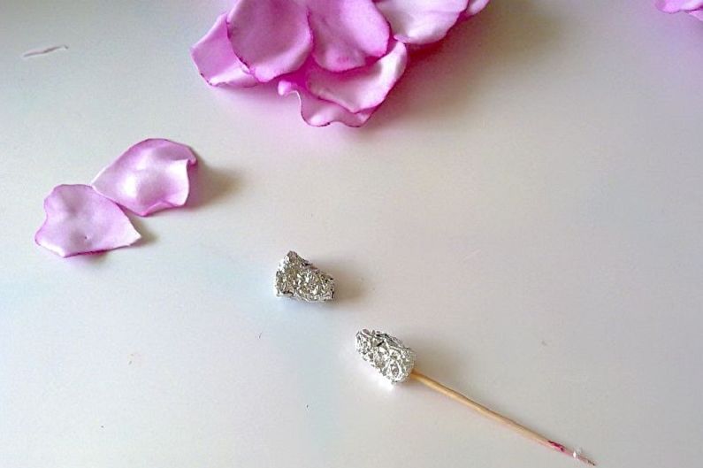 DIY Foamiran Rose - Uma maneira simples de fazer uma Bud Rose