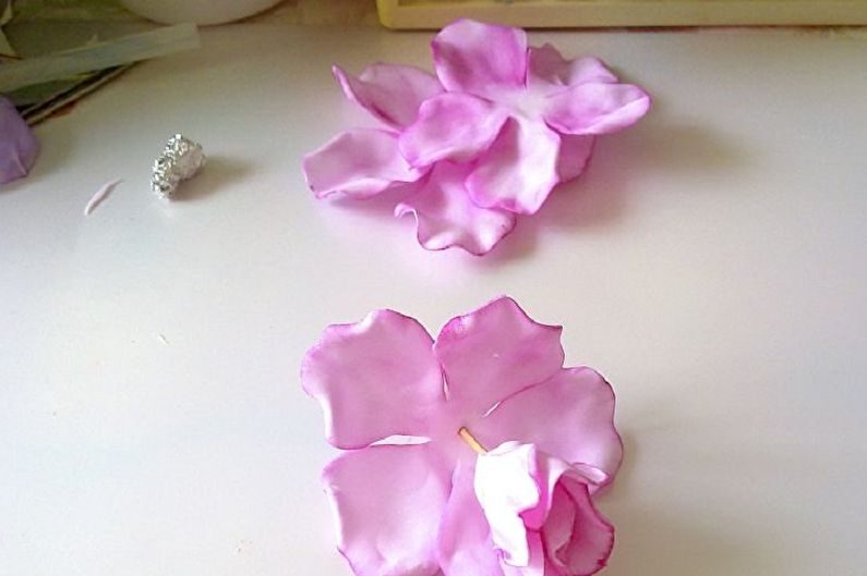 DIY Foamiran Rose - Een eenvoudige manier om een ​​Bud Rose te maken