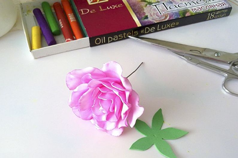 DIY Foamiran Rose - Isang Simpleng Paraan upang Gumawa ng isang Bud Rose