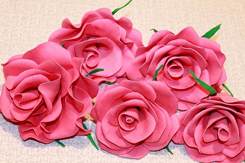 DIY do-it-yourself roses - larawan