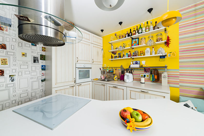 La combinazione di colori all'interno della cucina - foto