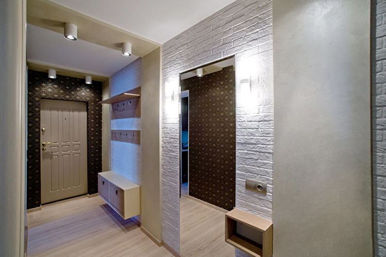 Two-level plasterboard ceilings in the hallway