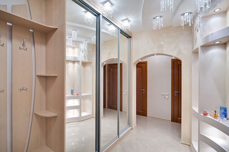 Plasterboard ceiling in the hallway - photo