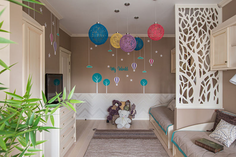 Interieur van een kinderkamer in neoklassieke stijl - foto