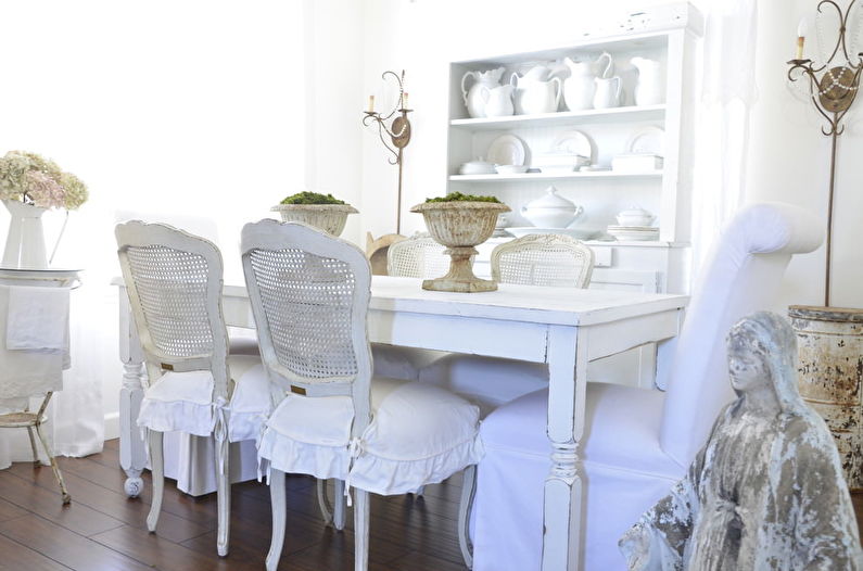 Interiérový dizajn kuchyne v štýle shabby chic - foto