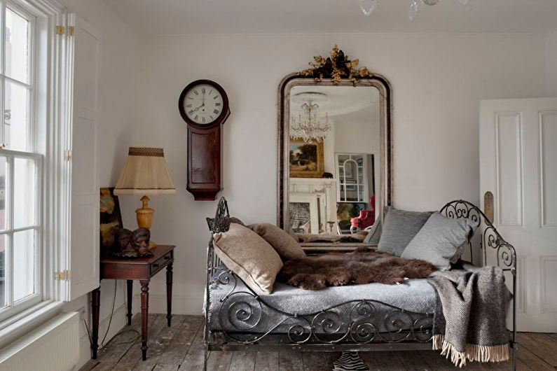 Dormitorio de diseño de interiores en el estilo de shabby chic - foto