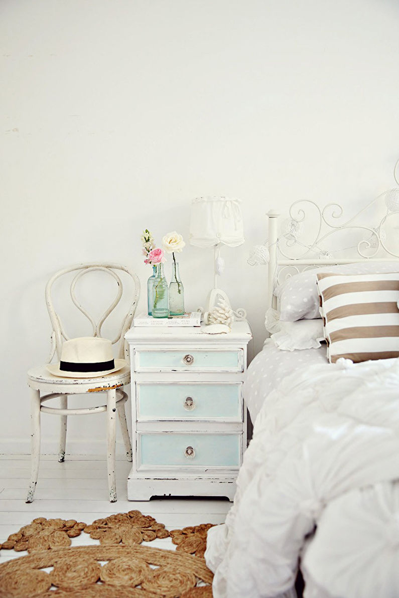 Shabby chic tarzında iç tasarım yatak odası - resim