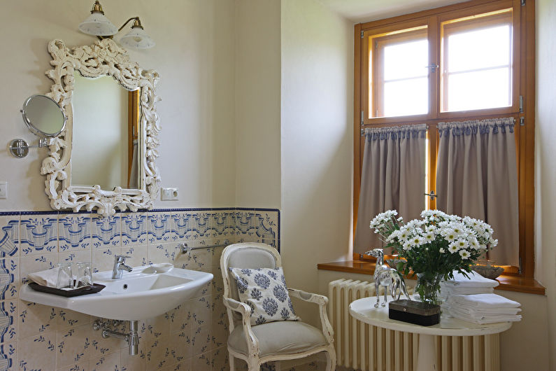 Shabby chic tarzında bir banyo iç tasarım - fotoğraf