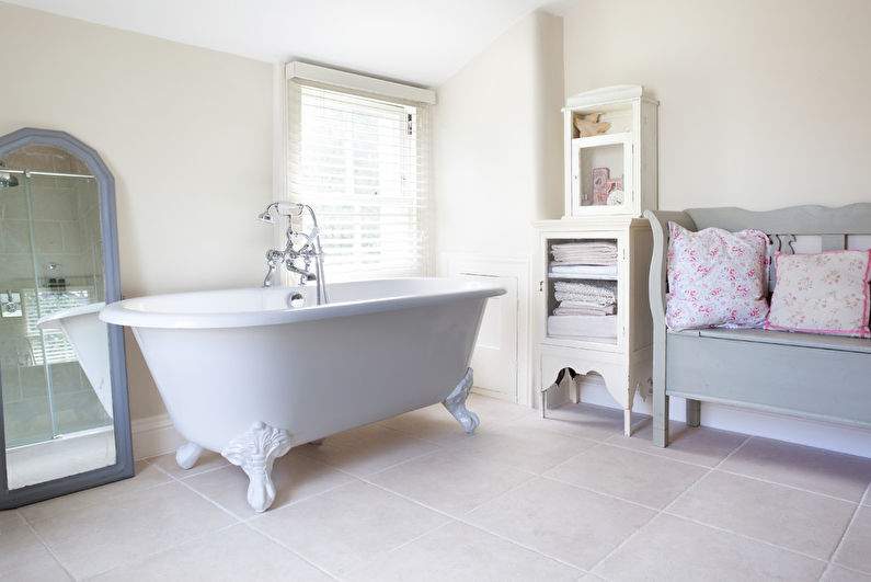 Interior design of a bathroom in the style of shabby chic - photo