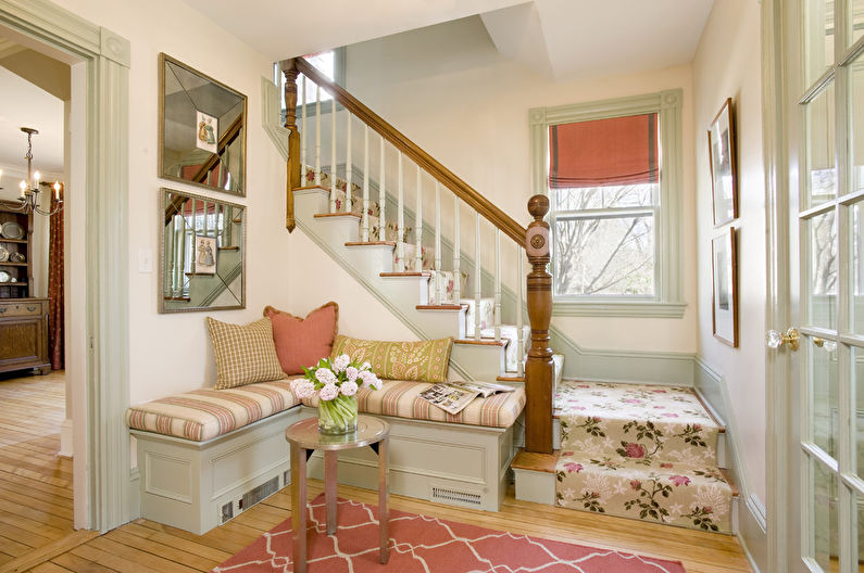 Interior design hallway in the style of shabby chic - photo