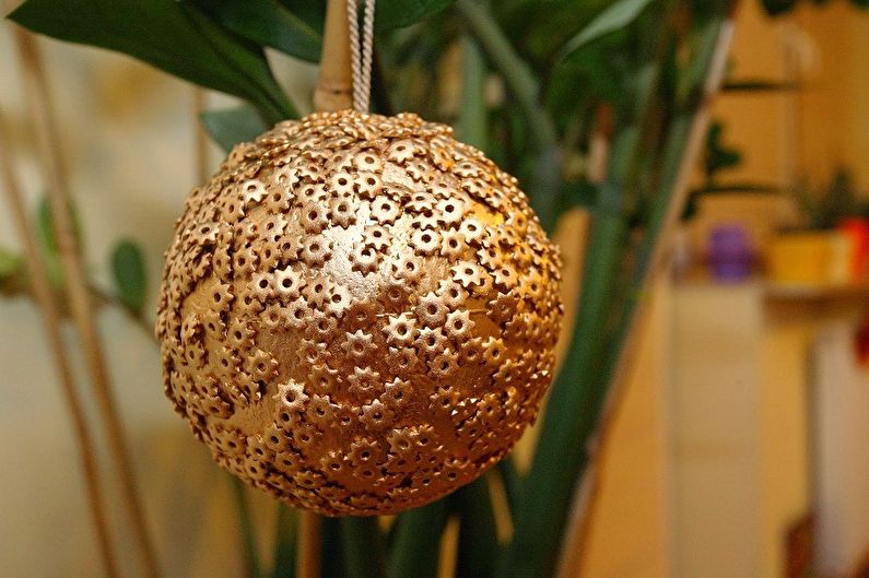 DIY-julepastahåndverk - Ball av pasta på juletreet