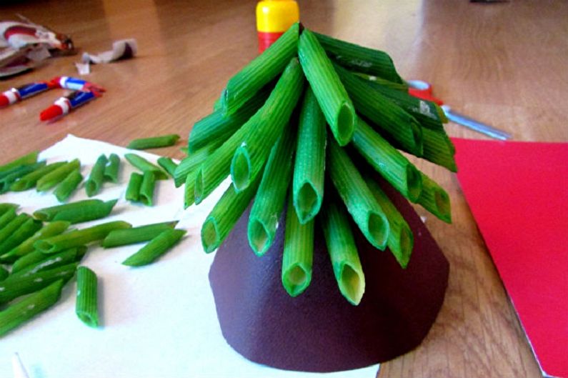 DIY Christmas Pasta Crafts - Kerstboom